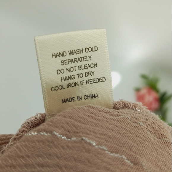 STITCH FIX Skies Are Blue Mauve Ruffle Detail Surplice Metallic Accented Top M - Picture 12 of 12